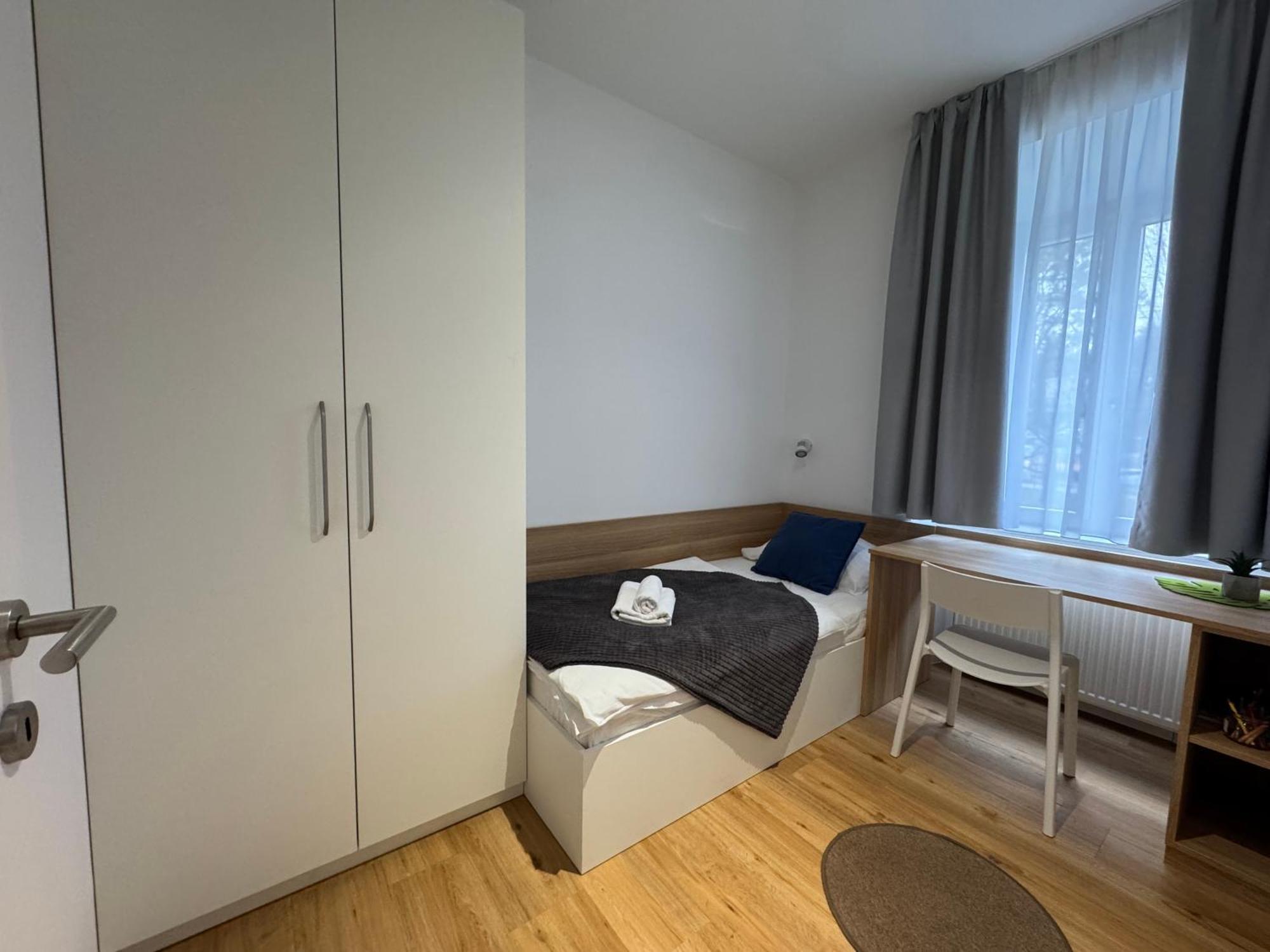 Apartments Tivoli Ljubljana Bilik gambar